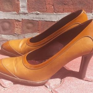 TOD'S Women's Brown Leather Patent Cap Toe Heels